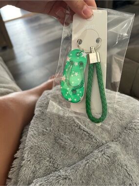 🔥$2 Mint Green Star Flip-Flop Keychain with Braided Strap